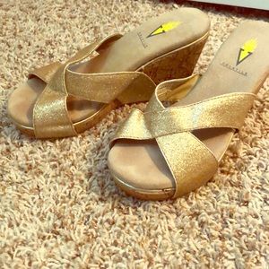 Volatile gold wedges